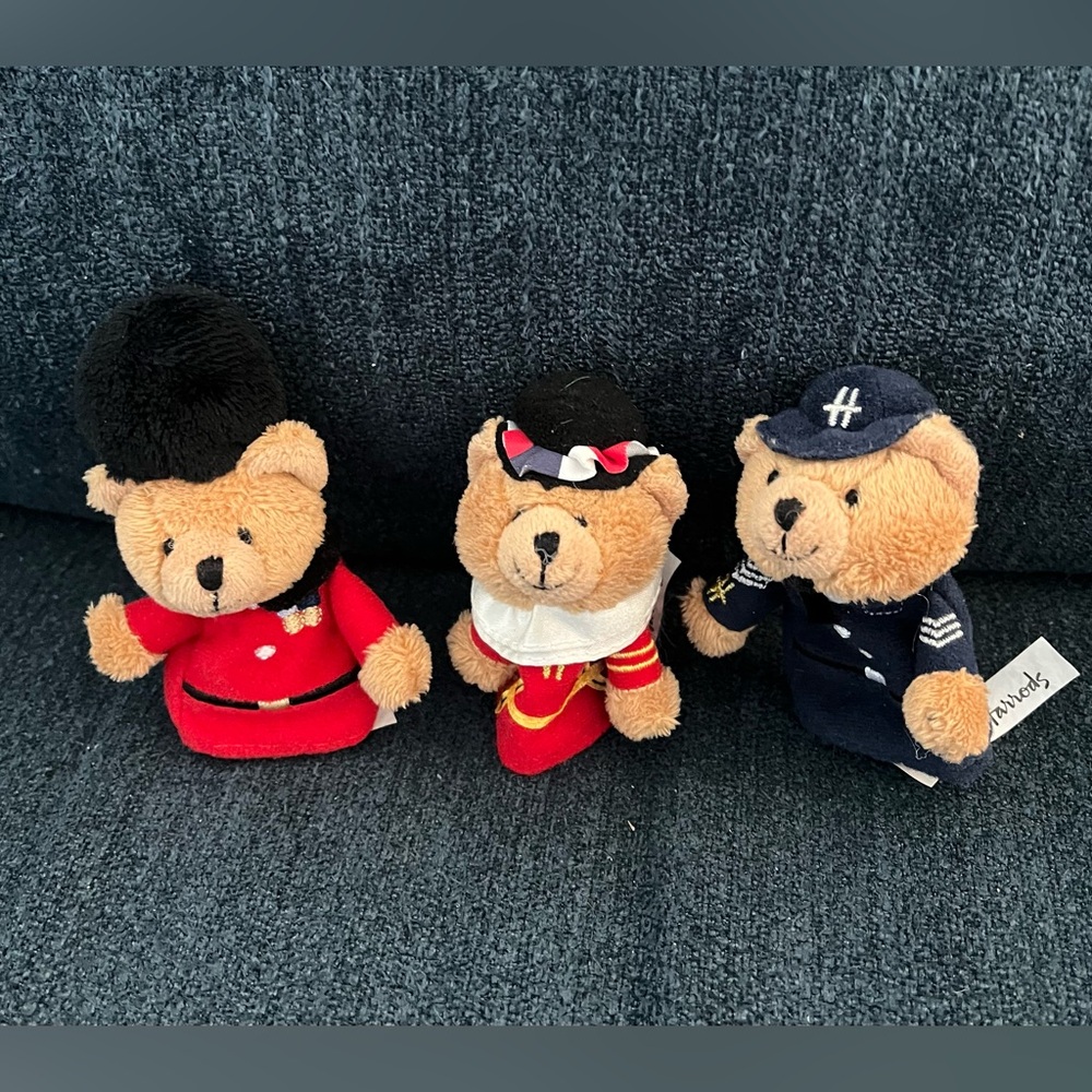 Harrod’s Bears Day Out finger puppet plush bus with 3 bears. 2007 - Picture 8 of 16